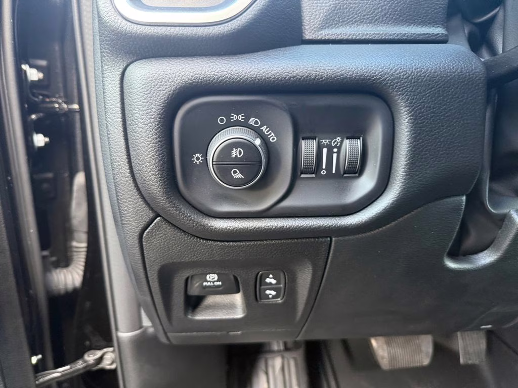 2025 Diamond Black Crystal Pearlcoat Ram 1500 Big Horn/Lone Star 4X4 Truck