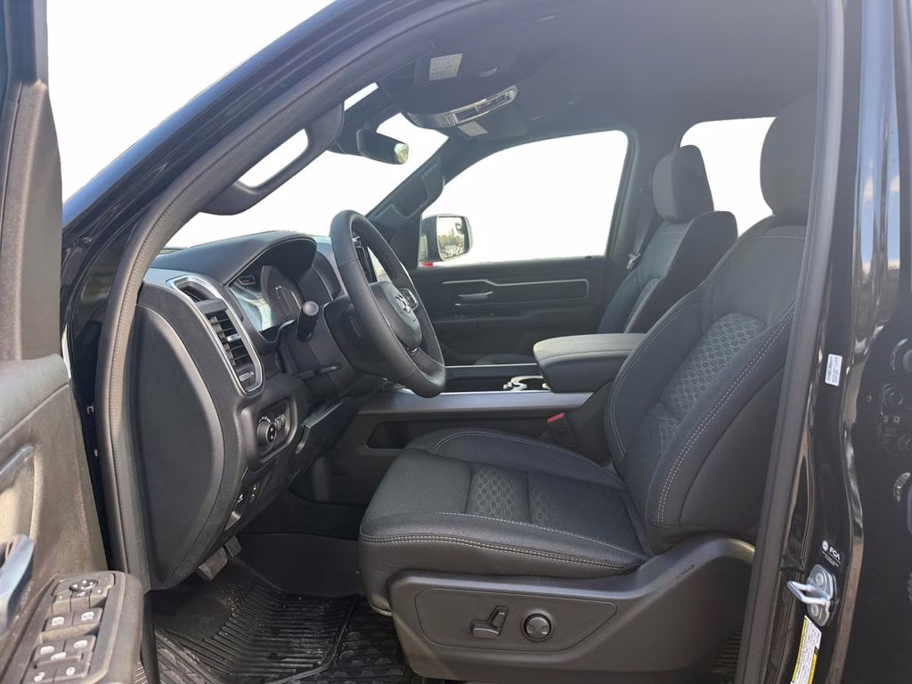 2025 Diamond Black Crystal Pearlcoat Ram 1500 Big Horn/Lone Star 4X4 Truck