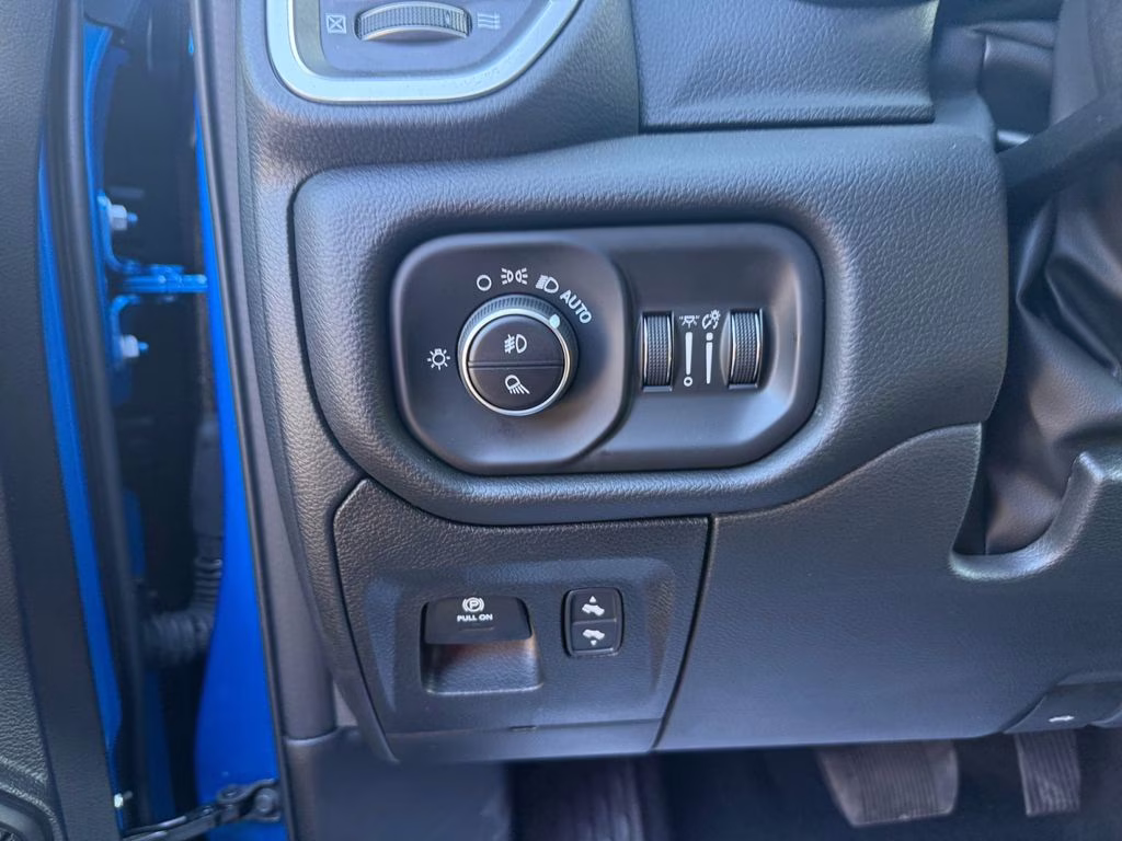 2025 Hydro Blue Pearlcoat Ram 1500 Big Horn/Lone Star 4X4 Truck