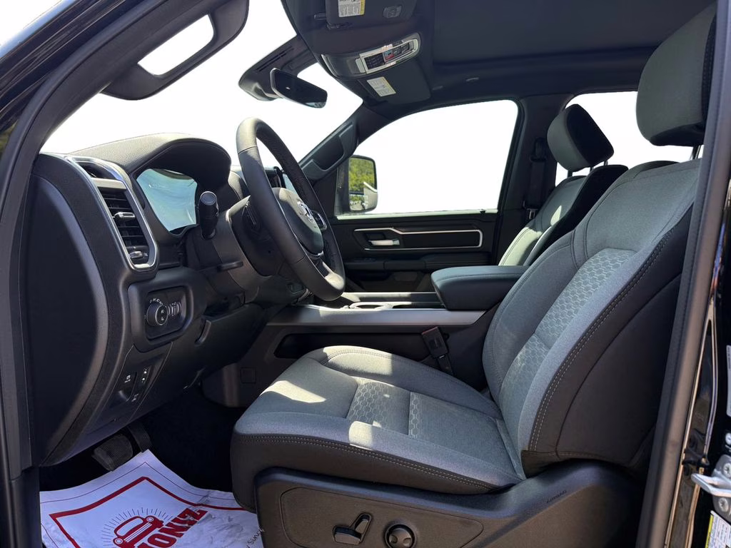 2026 Diamond Black Crystal Pearlcoat Ram 1500 Big Horn/Lone Star 4X4 Truck