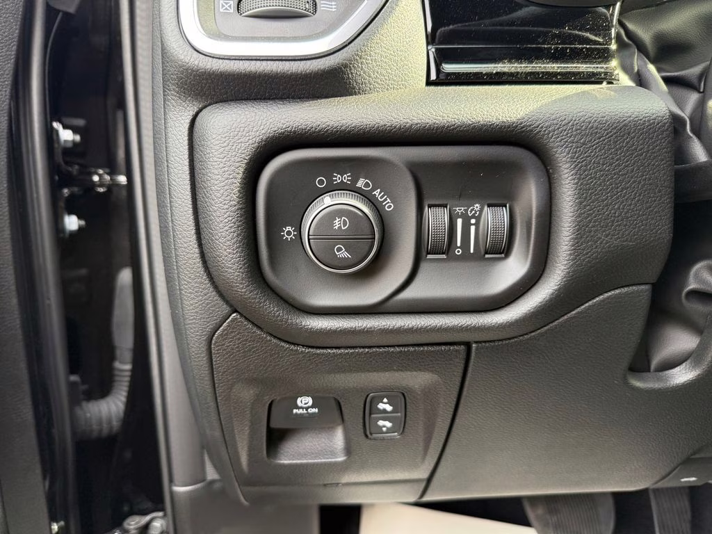 2026 Diamond Black Crystal Pearlcoat Ram 1500 Laramie 4X4 Truck