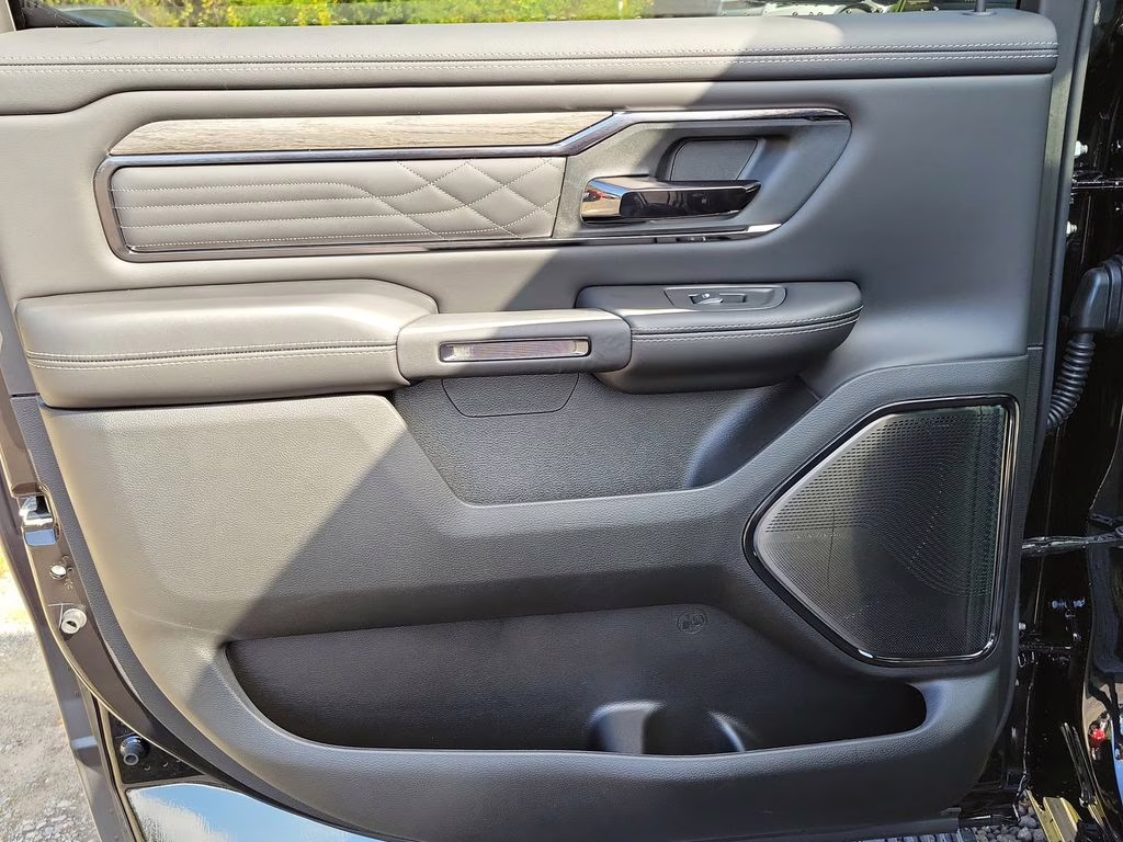 2026 Diamond Black Crystal Pearlcoat Ram 1500 Limited 4X4 Truck