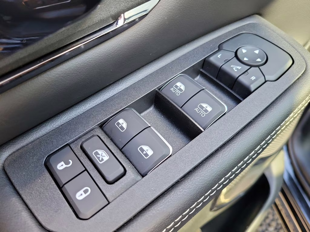 2026 Diamond Black Crystal Pearlcoat Ram 1500 Limited 4X4 Truck