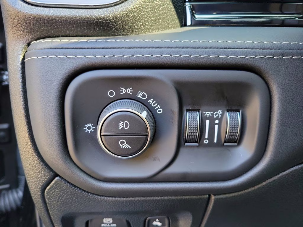 2026 Diamond Black Crystal Pearlcoat Ram 1500 Limited 4X4 Truck