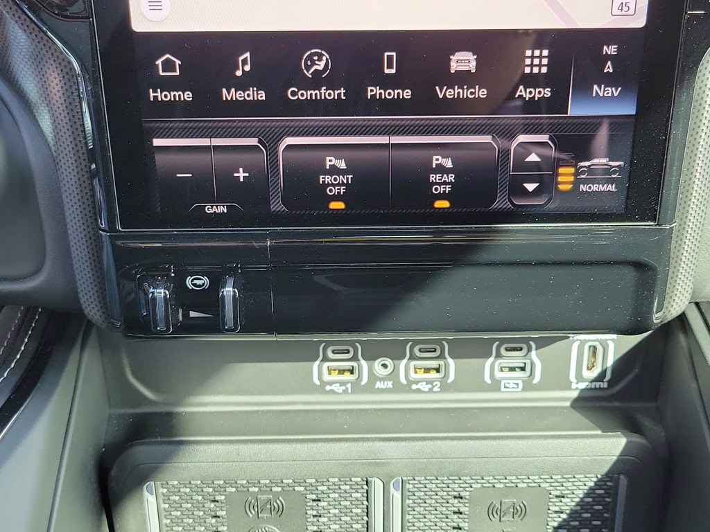 2026 Diamond Black Crystal Pearlcoat Ram 1500 Limited 4X4 Truck