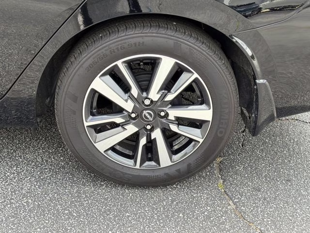 2025 Super Black Metallic Nissan Versa 1.6 S FWD Sedan