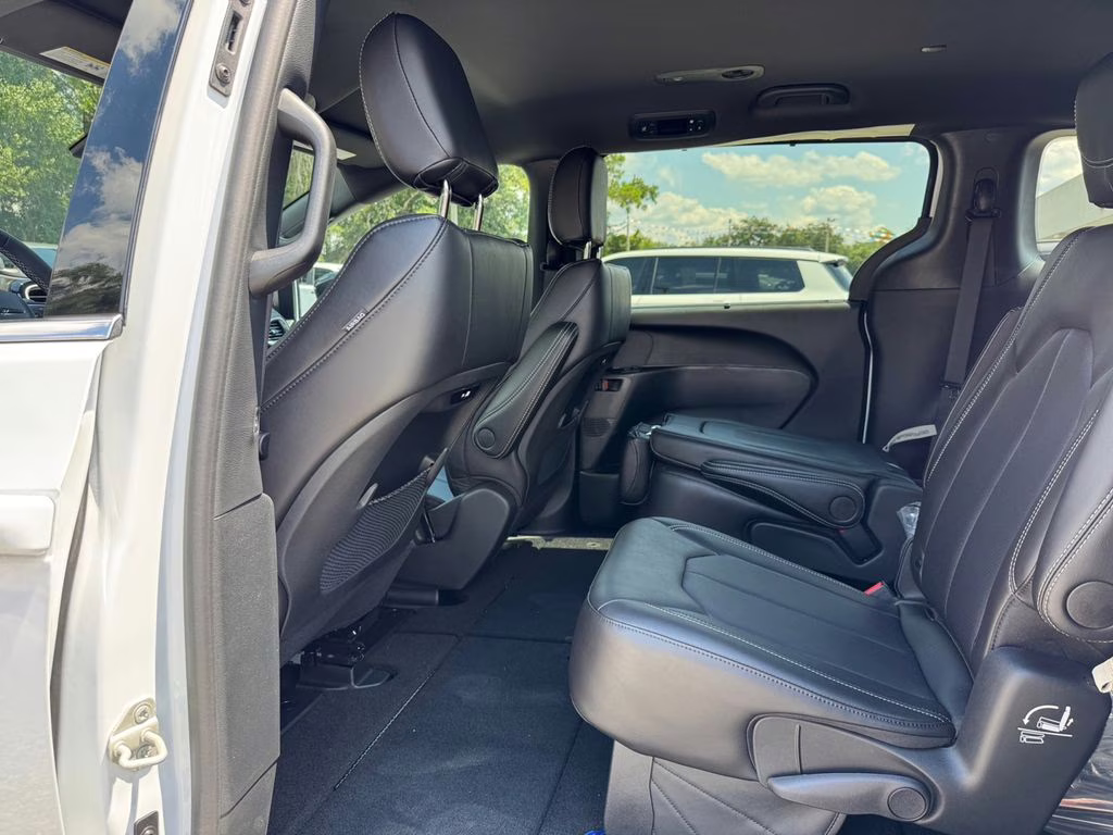 2026 Bright White Clearcoat Chrysler Pacifica Select FWD Van
