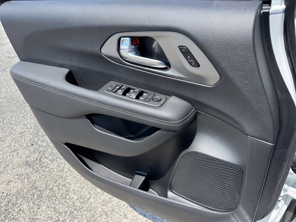 2026 Bright White Clearcoat Chrysler Pacifica Select FWD Van