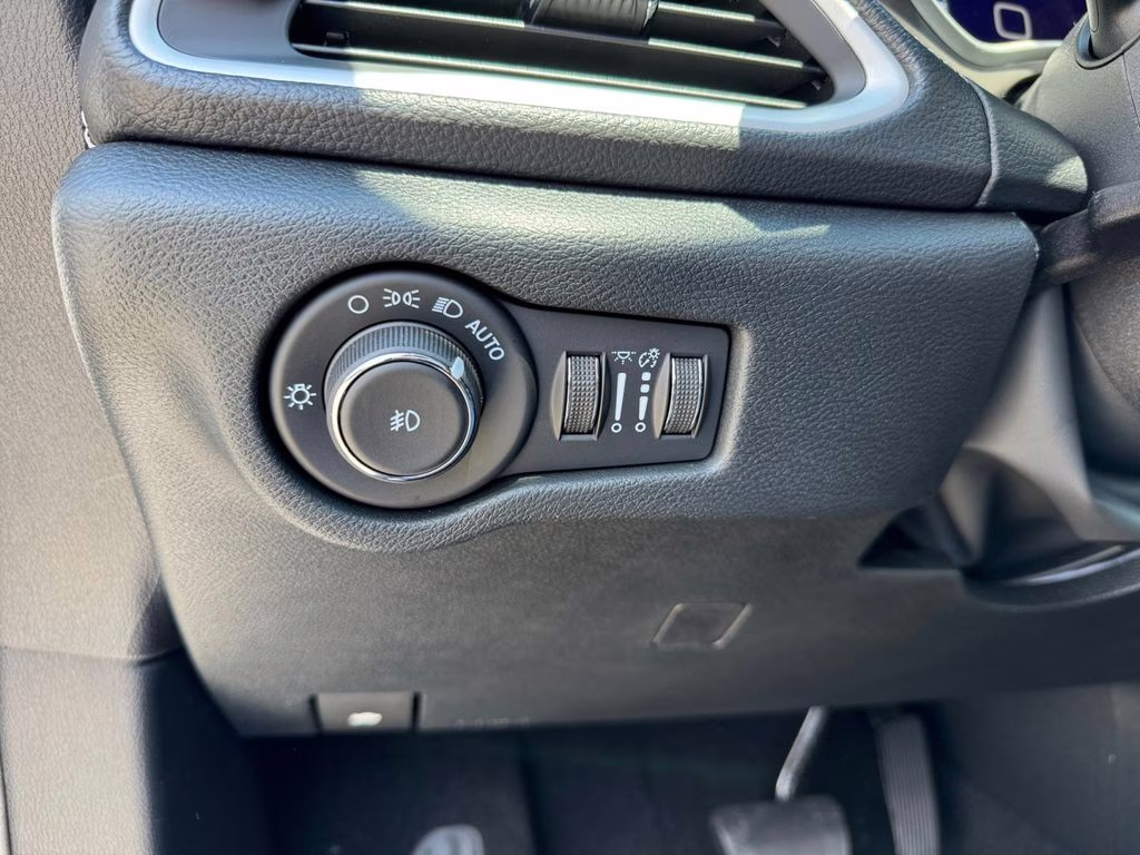 2026 Bright White Clearcoat Chrysler Pacifica Select FWD Van