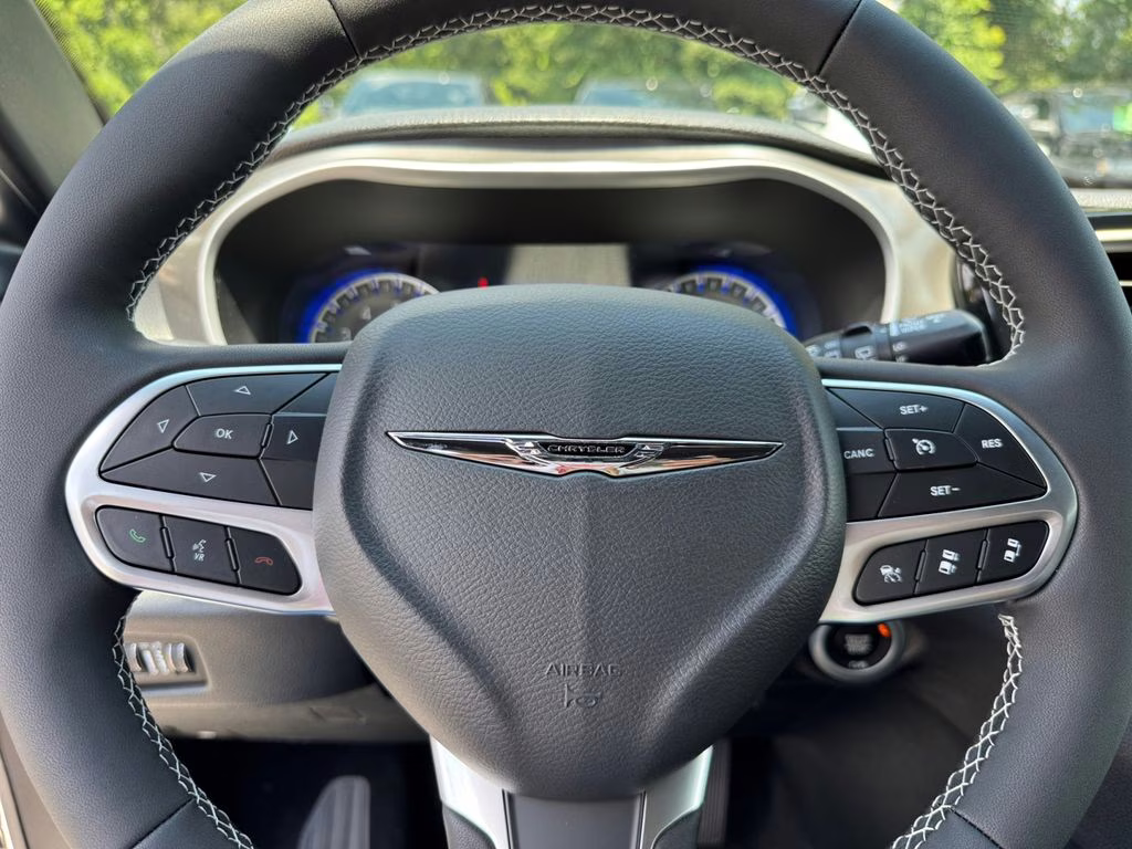 2026 Bright White Clearcoat Chrysler Pacifica Select FWD Van