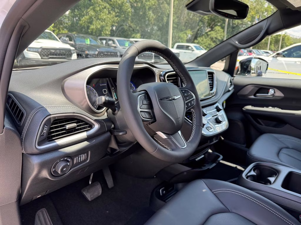 2026 Bright White Clearcoat Chrysler Pacifica Select FWD Van