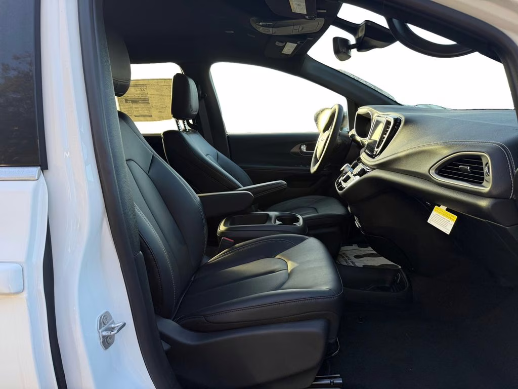 2026 Bright White Clearcoat Chrysler Pacifica Select FWD Van