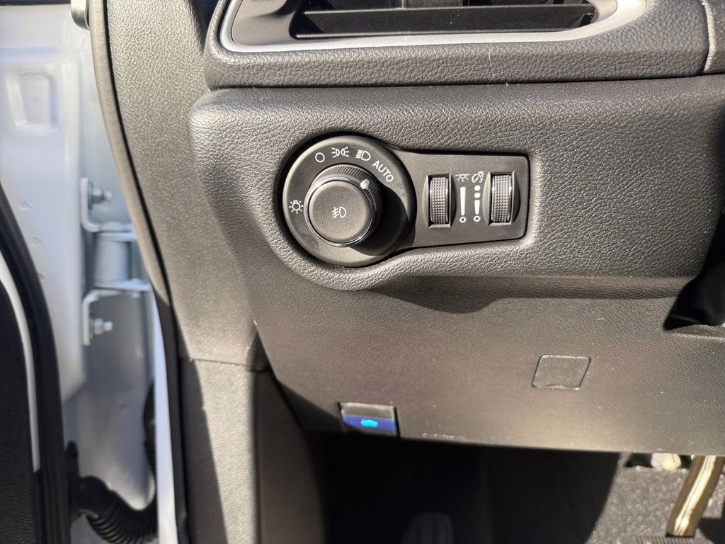 2026 Bright White Clearcoat Chrysler Pacifica Select FWD Van