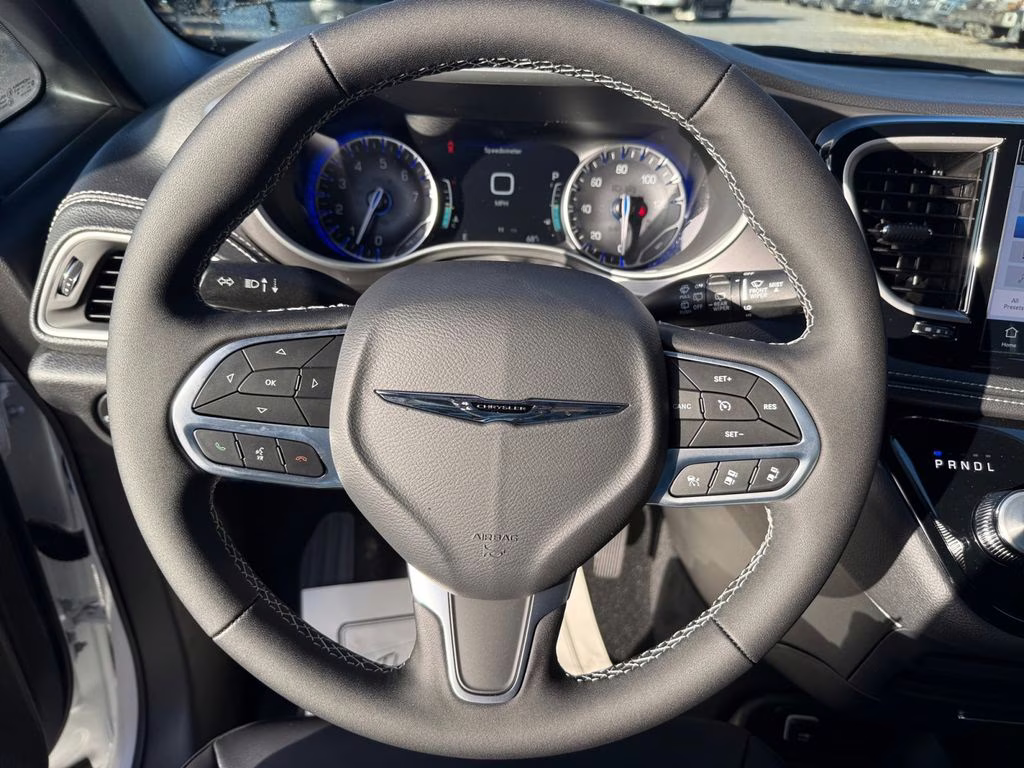 2026 Bright White Clearcoat Chrysler Pacifica Select FWD Van