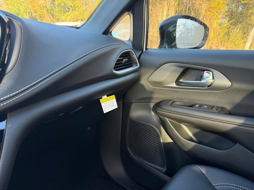 2026 Bright White Clearcoat Chrysler Pacifica Select FWD Van