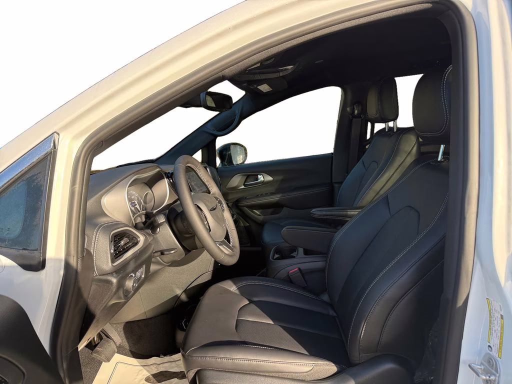 2026 Bright White Clearcoat Chrysler Pacifica Select FWD Van
