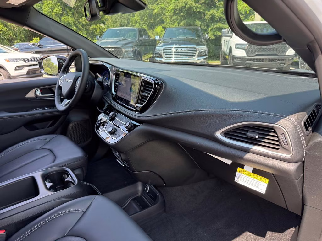 2026 Bright White Clearcoat Chrysler Pacifica Select FWD Van