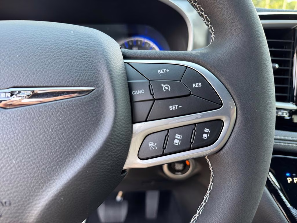 2026 Bright White Clearcoat Chrysler Pacifica Select FWD Van