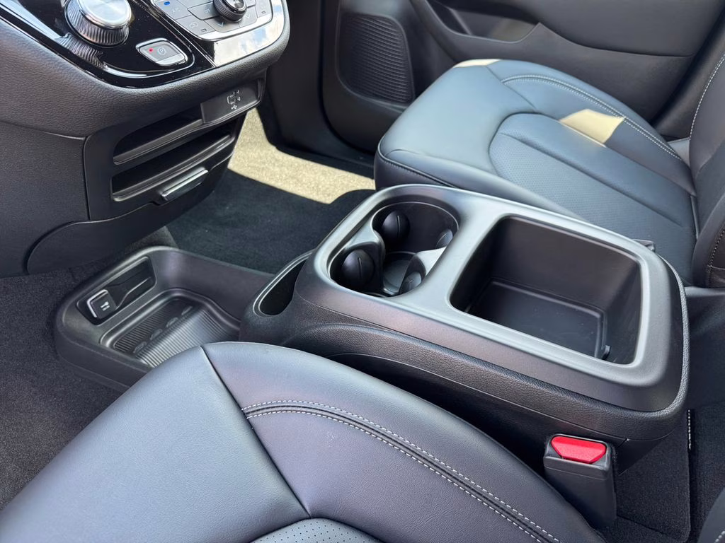 2026 Bright White Clearcoat Chrysler Pacifica Select FWD Van