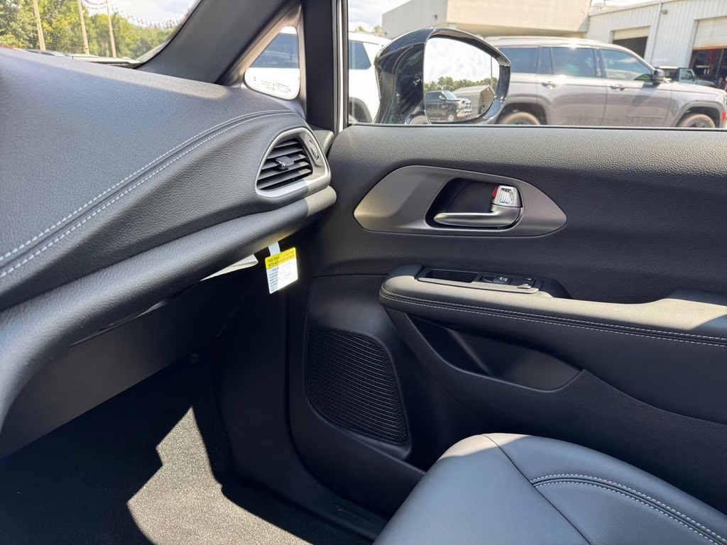 2026 Bright White Clearcoat Chrysler Pacifica Select FWD Van