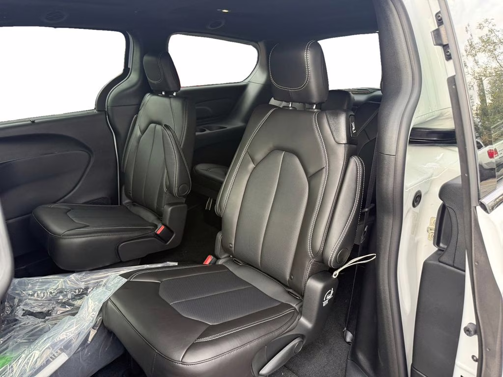 2026 Bright White Clearcoat Chrysler Pacifica Select FWD Van