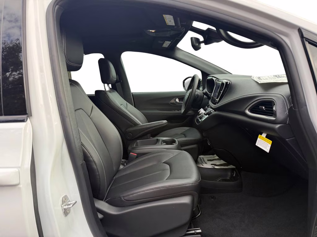 2026 Bright White Clearcoat Chrysler Pacifica Select FWD Van