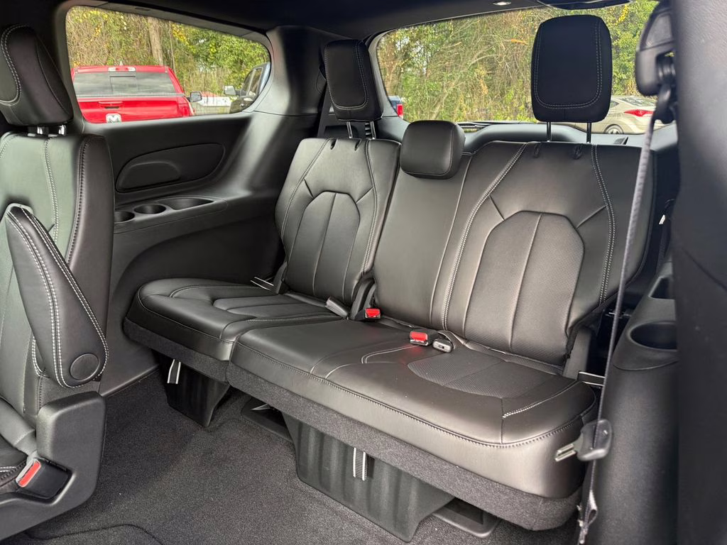 2026 Bright White Clearcoat Chrysler Pacifica Select FWD Van