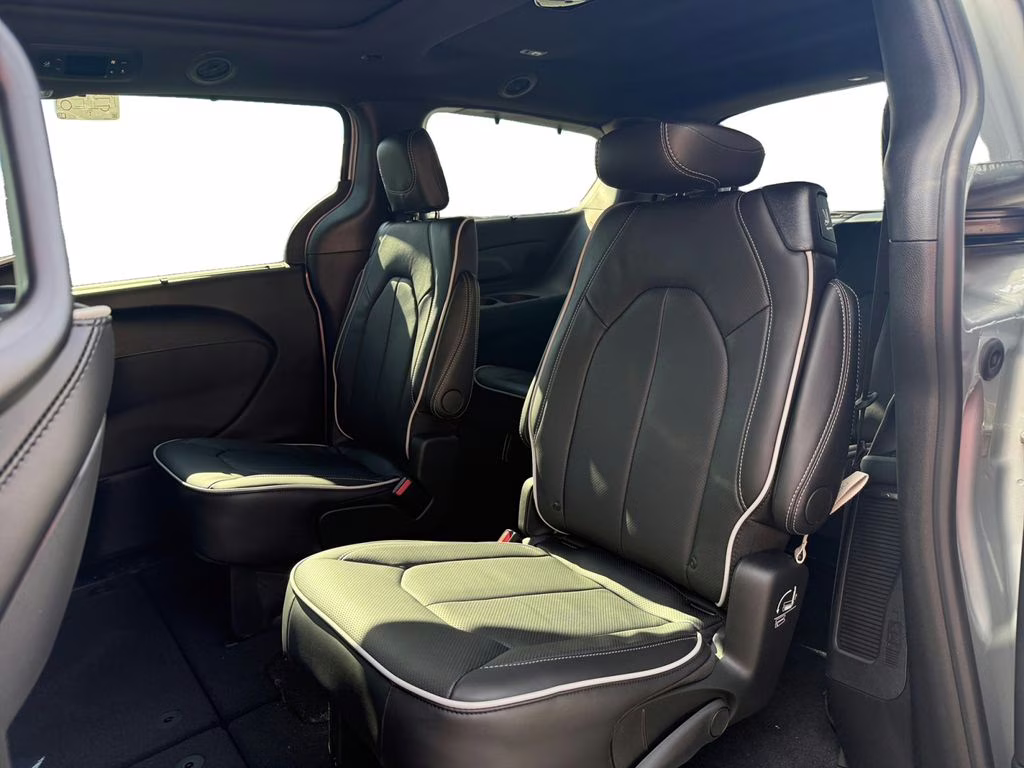 2026 Silver Mist Clearcoat Chrysler Pacifica Limited FWD Van