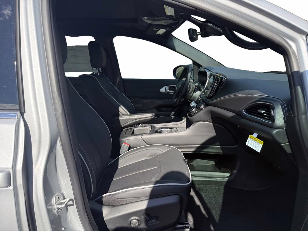 2026 Silver Mist Clearcoat Chrysler Pacifica Limited FWD Van