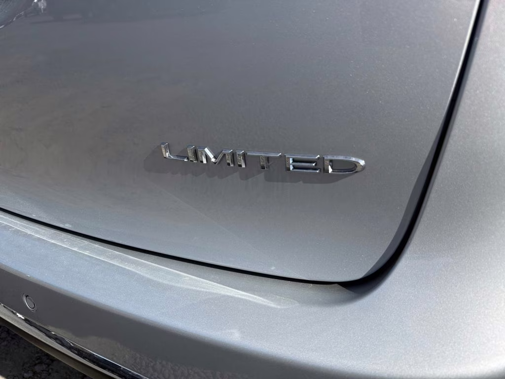 2026 Silver Mist Clearcoat Chrysler Pacifica Limited FWD Van