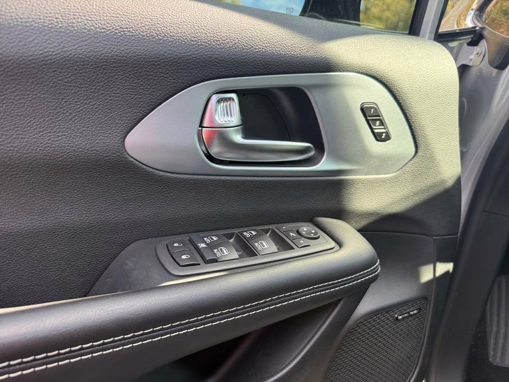 2026 Silver Mist Clearcoat Chrysler Pacifica Limited FWD Van