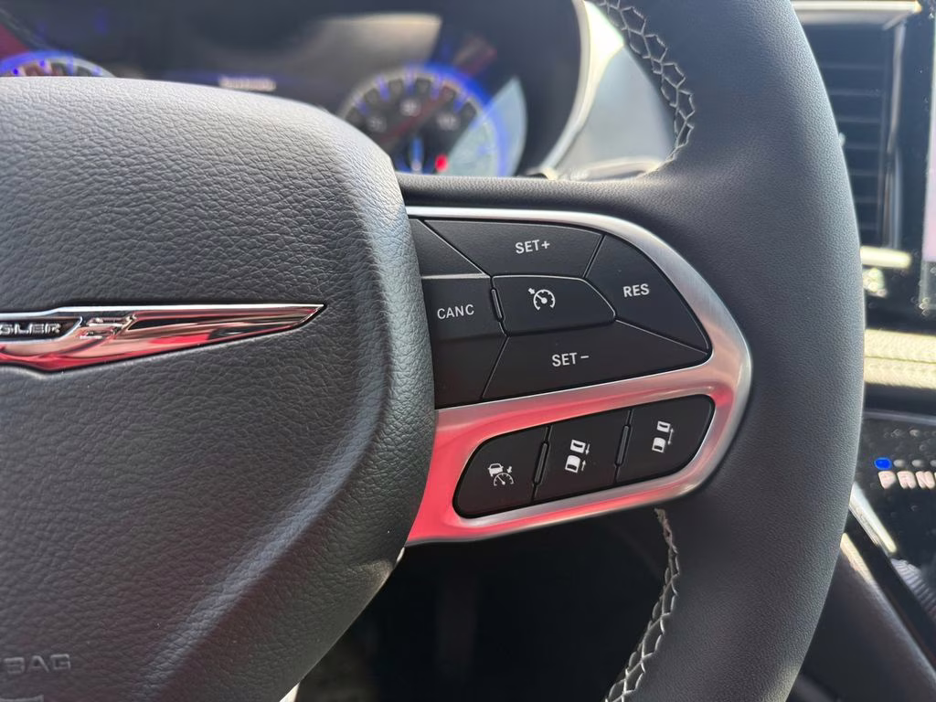 2026 Silver Mist Clearcoat Chrysler Pacifica Limited FWD Van