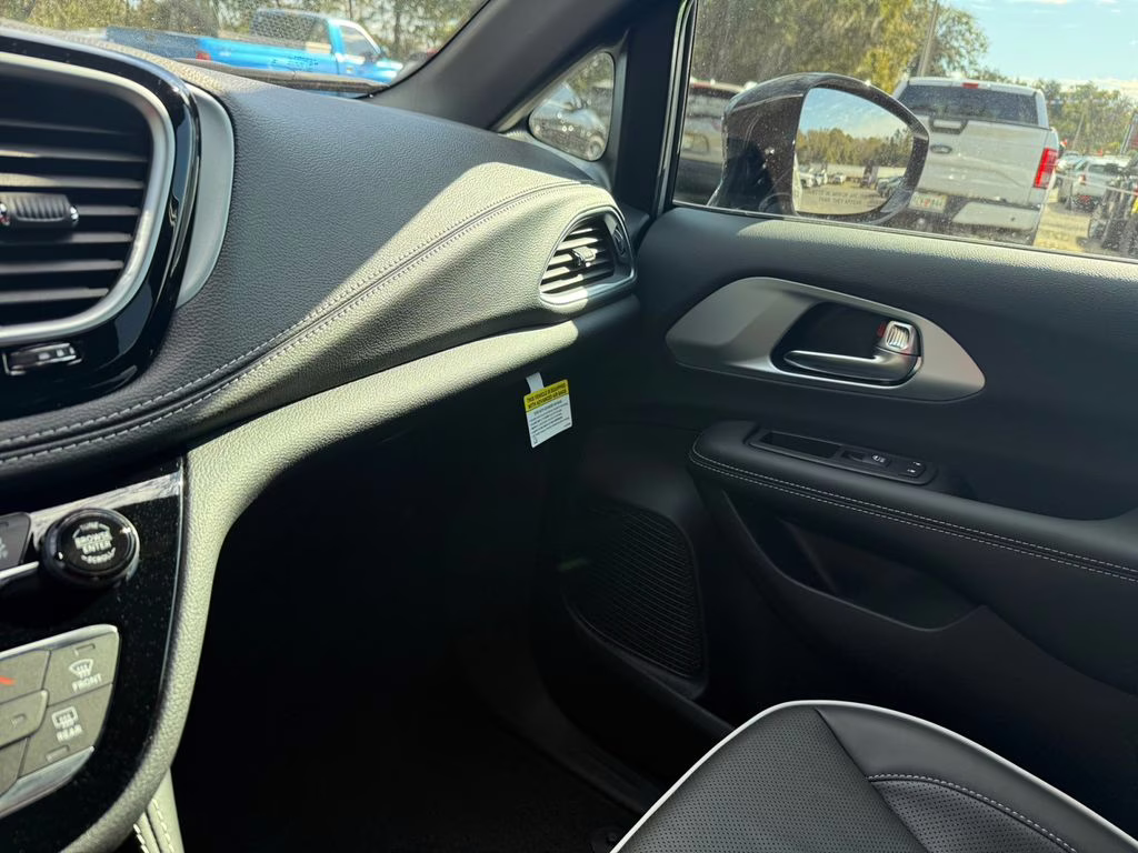 2026 Silver Mist Clearcoat Chrysler Pacifica Limited FWD Van