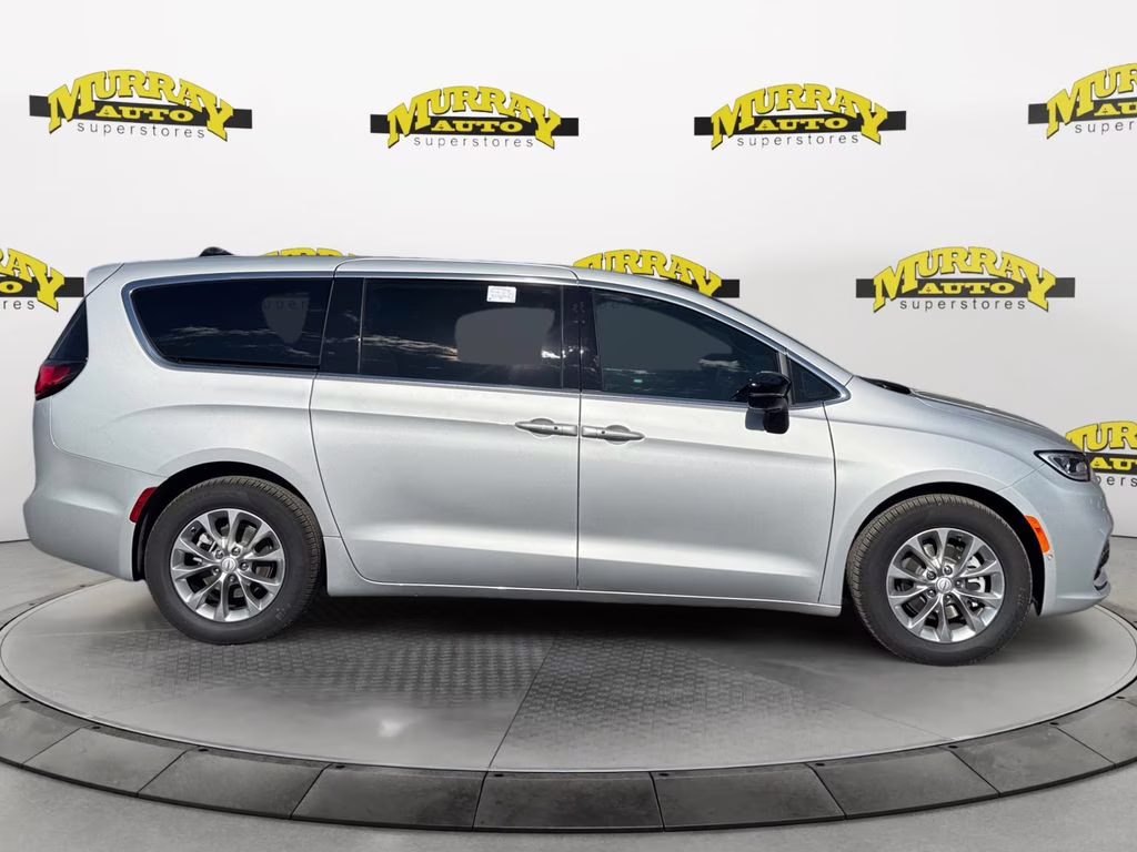 2026 Silver Mist Clearcoat Chrysler Pacifica Limited FWD Van