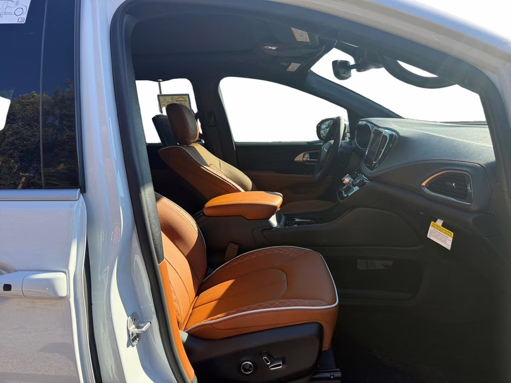 2026 Bright White Clearcoat Chrysler Pacifica Pinnacle FWD Van