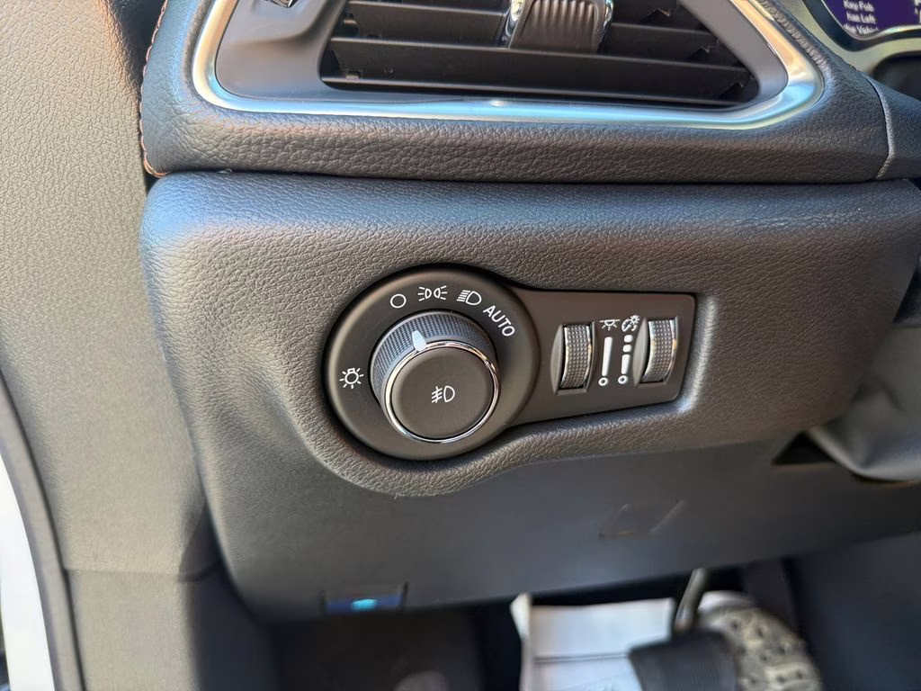 2026 Bright White Clearcoat Chrysler Pacifica Pinnacle FWD Van