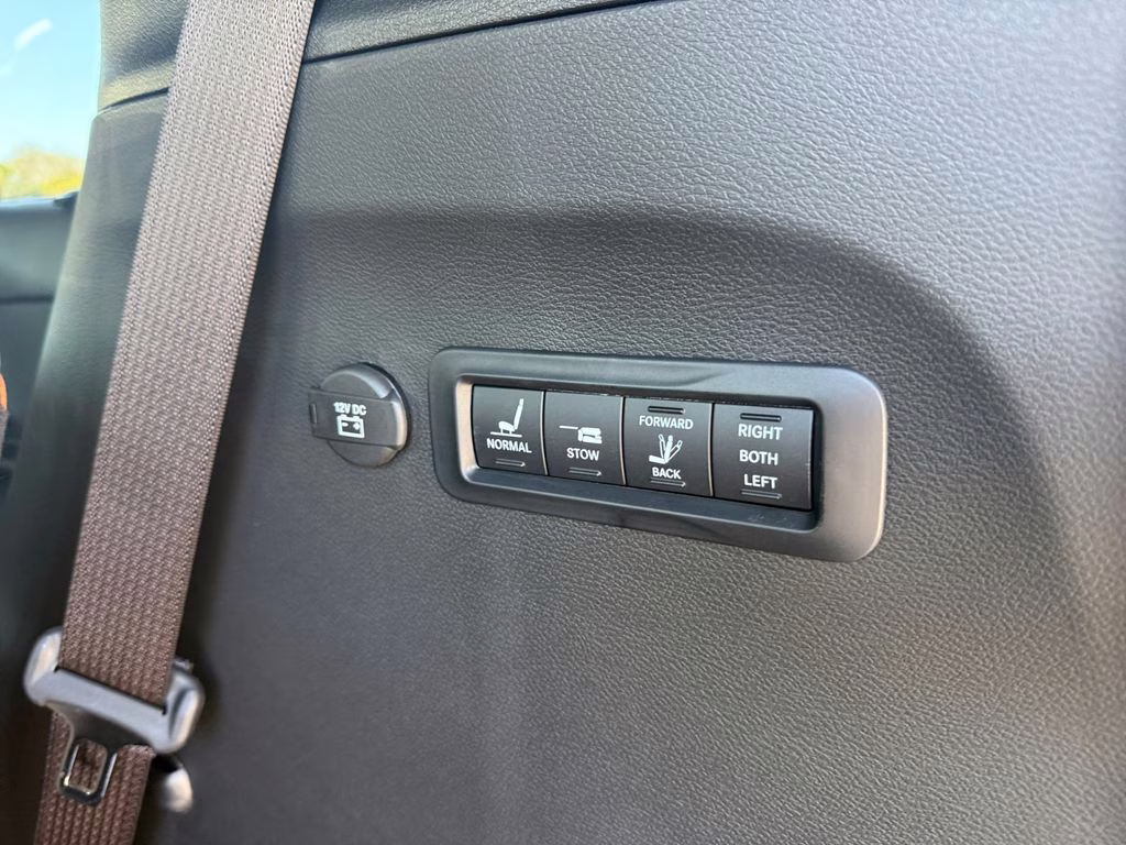 2026 Bright White Clearcoat Chrysler Pacifica Pinnacle FWD Van