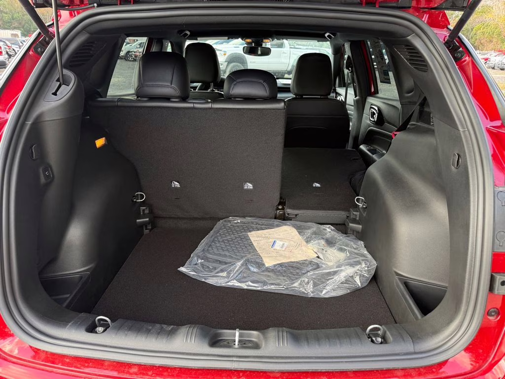 2026 Red Hot Pearlcoat Jeep Compass Latitude 4X4 SUV