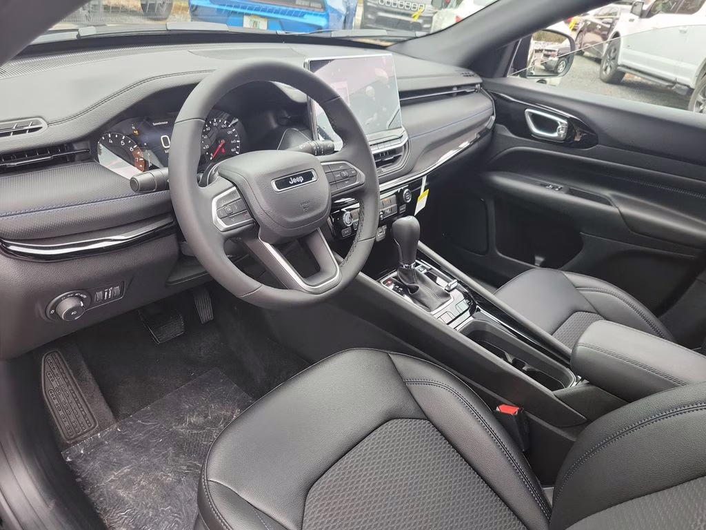 2026 Diamond Black Crystal Pearlcoat Jeep Compass Latitude 4X4 SUV