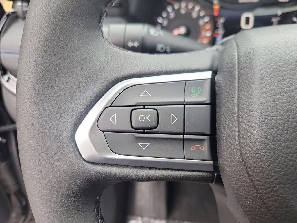 2026 Diamond Black Crystal Pearlcoat Jeep Compass Latitude 4X4 SUV