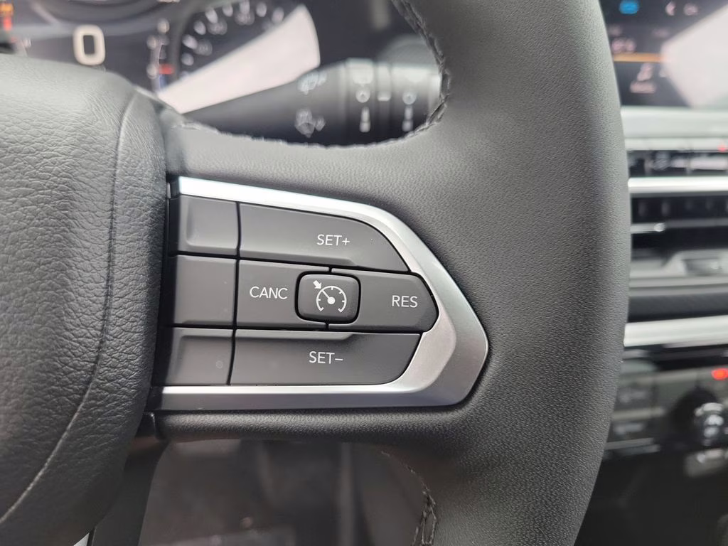 2026 Diamond Black Crystal Pearlcoat Jeep Compass Latitude 4X4 SUV