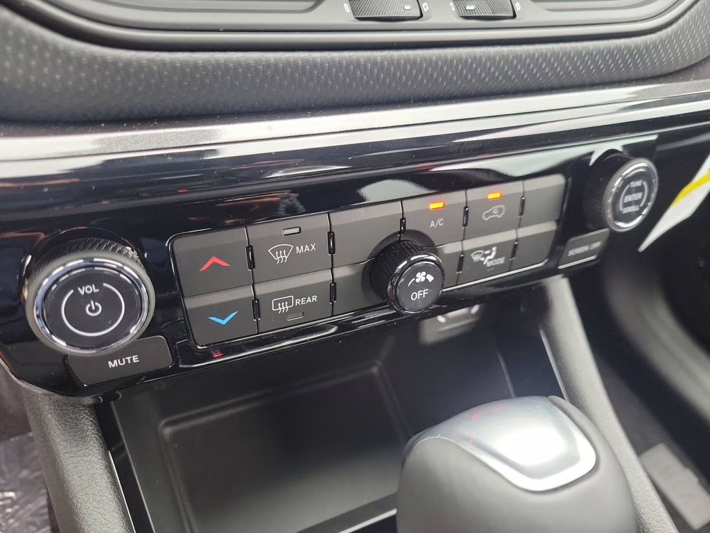 2026 Diamond Black Crystal Pearlcoat Jeep Compass Latitude 4X4 SUV