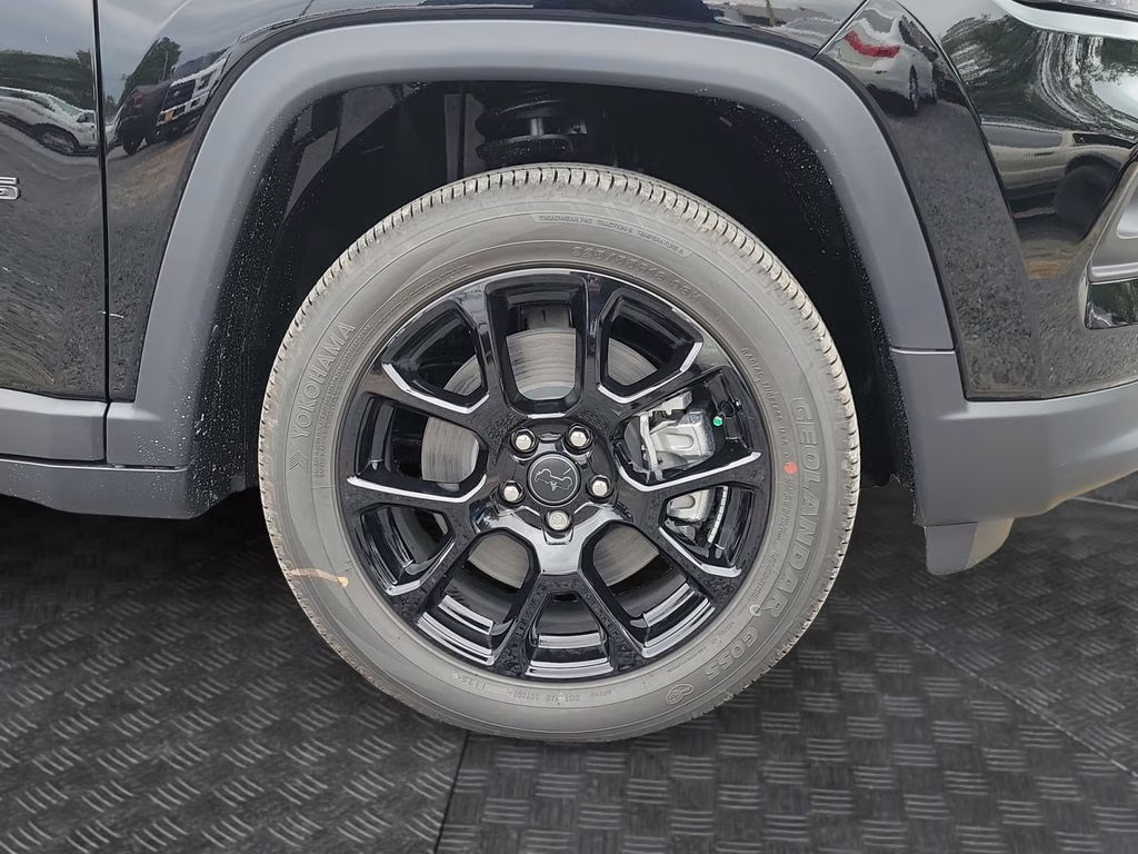 2026 Diamond Black Crystal Pearlcoat Jeep Compass Latitude 4X4 SUV