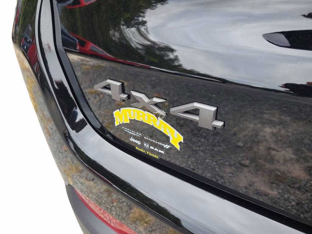 2026 Diamond Black Crystal Pearlcoat Jeep Compass Latitude 4X4 SUV