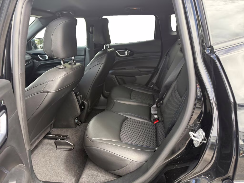 2026 Diamond Black Crystal Pearlcoat Jeep Compass Latitude 4X4 SUV