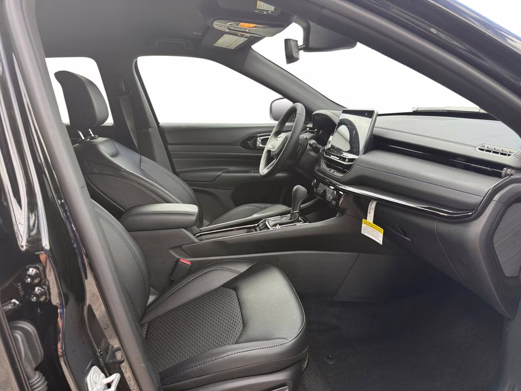 2026 Diamond Black Crystal Pearlcoat Jeep Compass Latitude 4X4 SUV