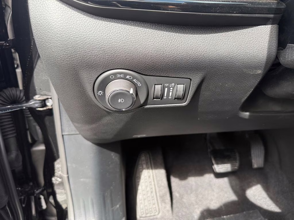 2026 Diamond Black Crystal Pearlcoat Jeep Compass Latitude 4X4 SUV