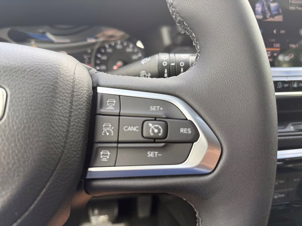 2026 Diamond Black Crystal Pearlcoat Jeep Compass Latitude 4X4 SUV