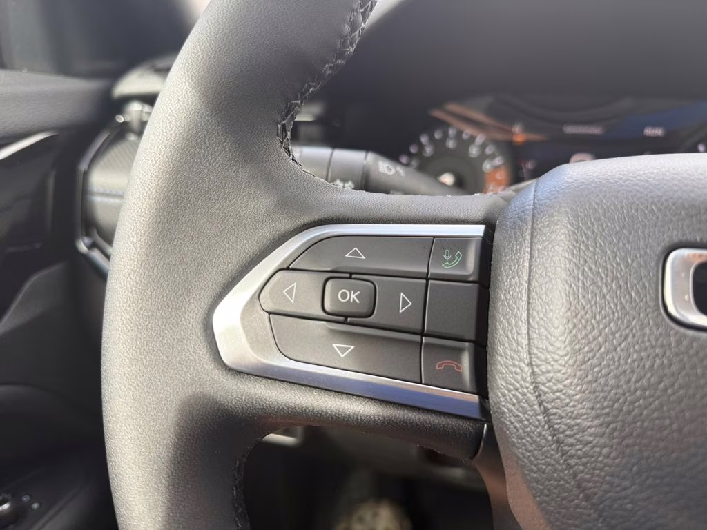 2026 Diamond Black Crystal Pearlcoat Jeep Compass Latitude 4X4 SUV