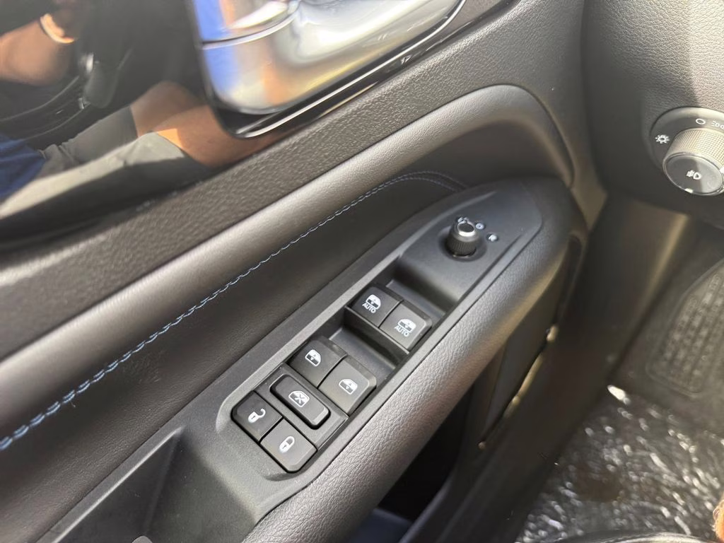 2026 Diamond Black Crystal Pearlcoat Jeep Compass Latitude 4X4 SUV